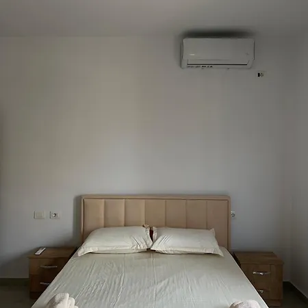 Willa K Bougainville Albania Orikum