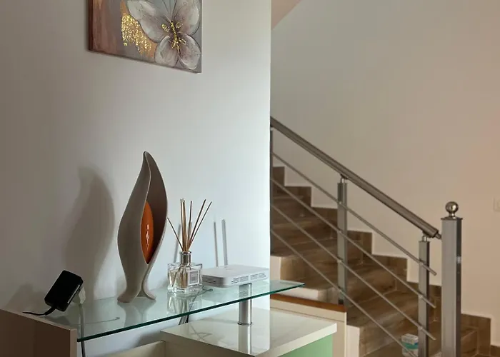 K Bougainville Albania